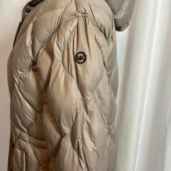 MICHAEL KORS PACKABLE TAUPE PUFFER COAT - SIZE SMALL - Picture 5 of 8